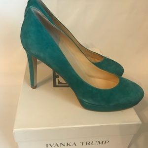 Women’s Suede Classic Pump